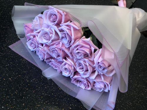 Моно букет из 15 нежно-лиловых роз